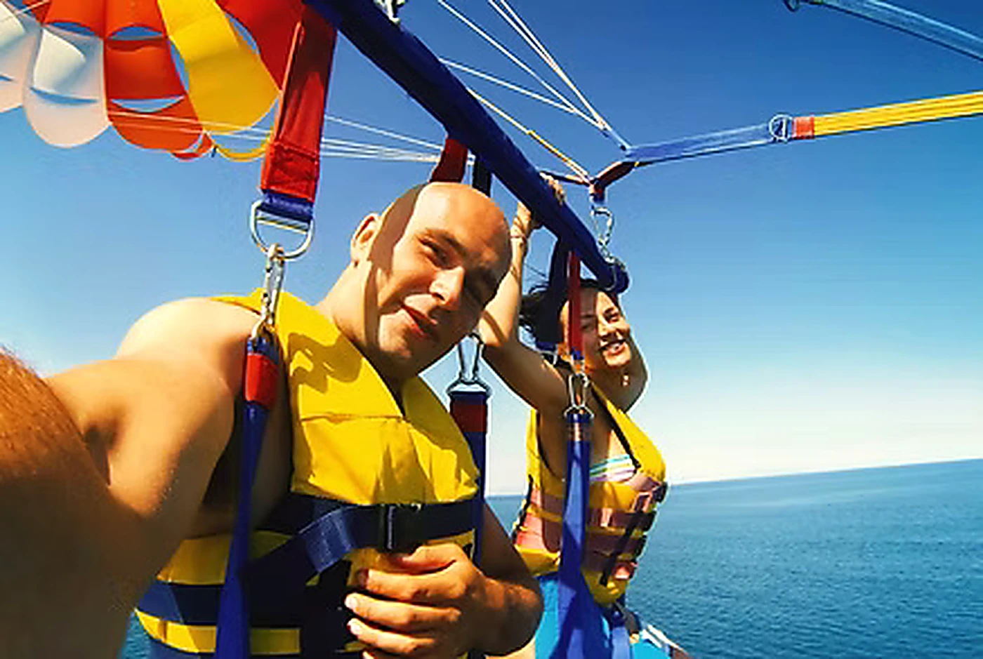 Parasailing – Ausflugsmotiv für Hurghada und Ägypten